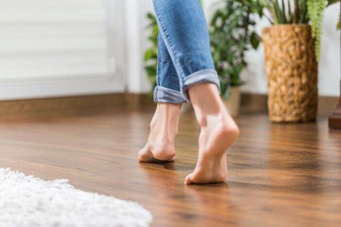 why does my mobile home floor squeak