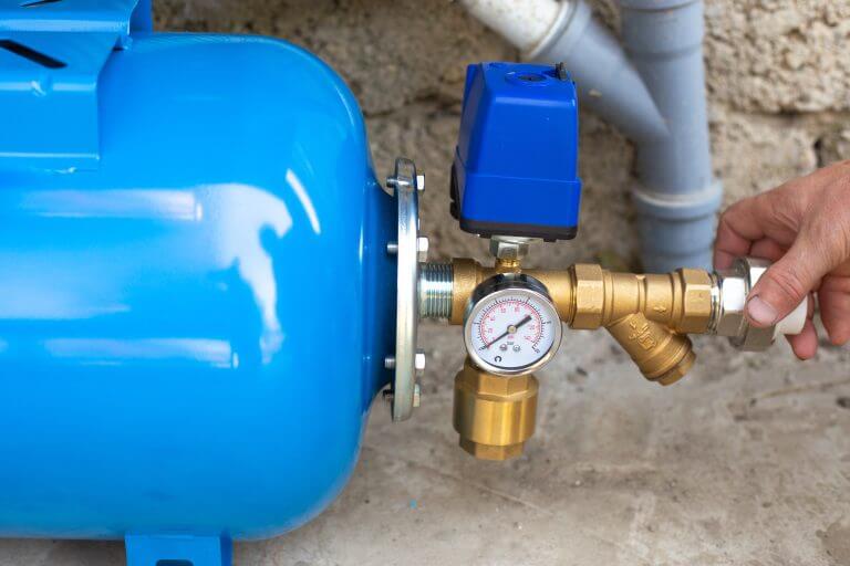installation of a water supply station to a residential building using a hydraulic accumulator. Pumping station.