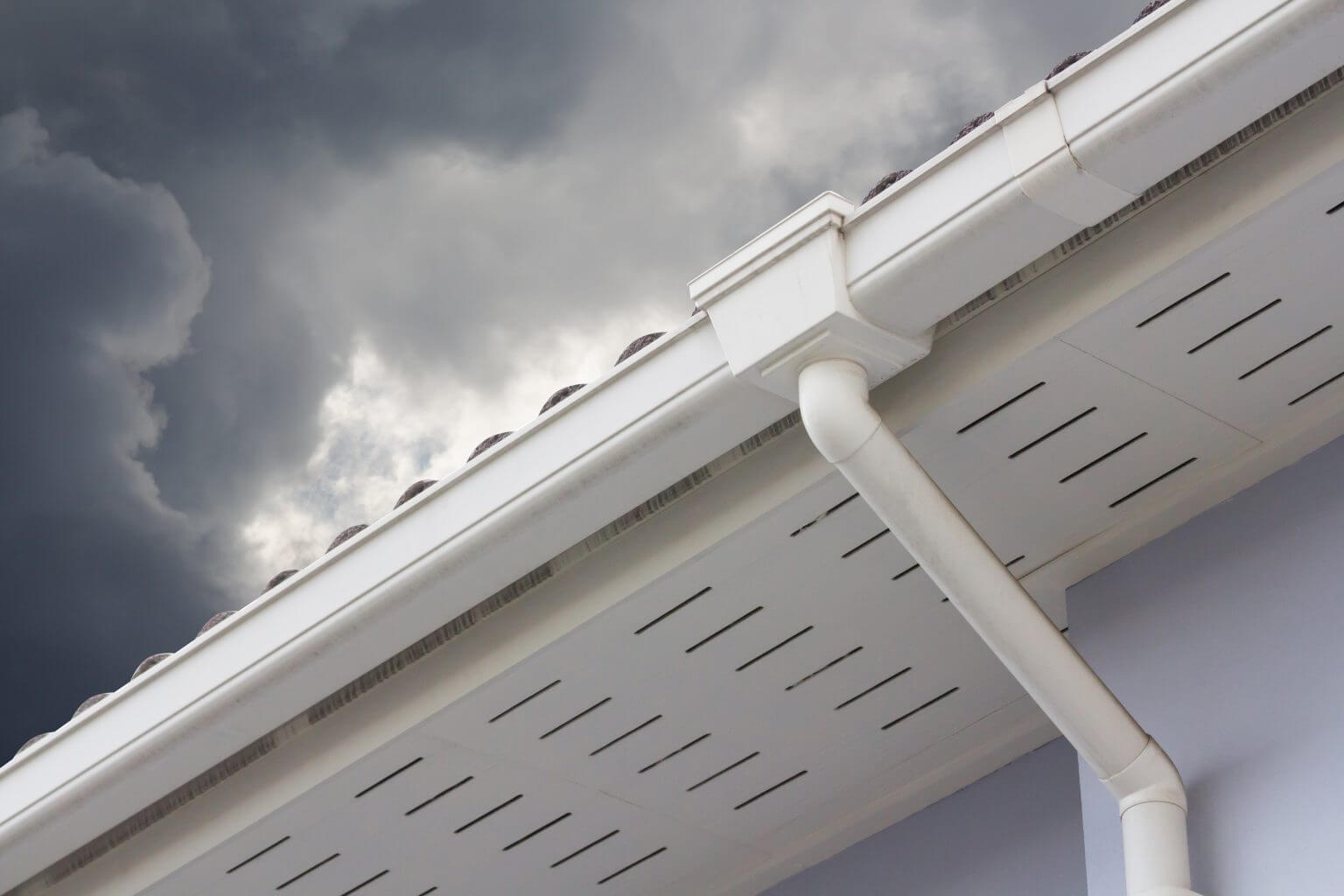 5 Best Mobile Home Gutters Pros & Cons for Your Property Habitatista