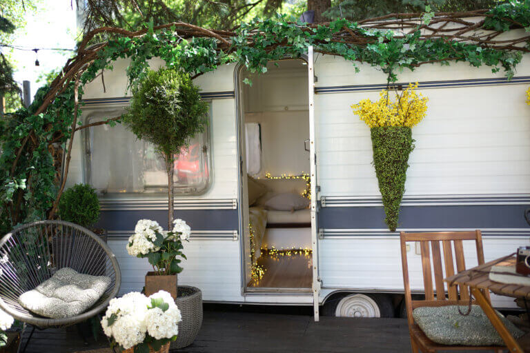 7 Tips: Can You Airbnb a Mobile Home for Better ROI?