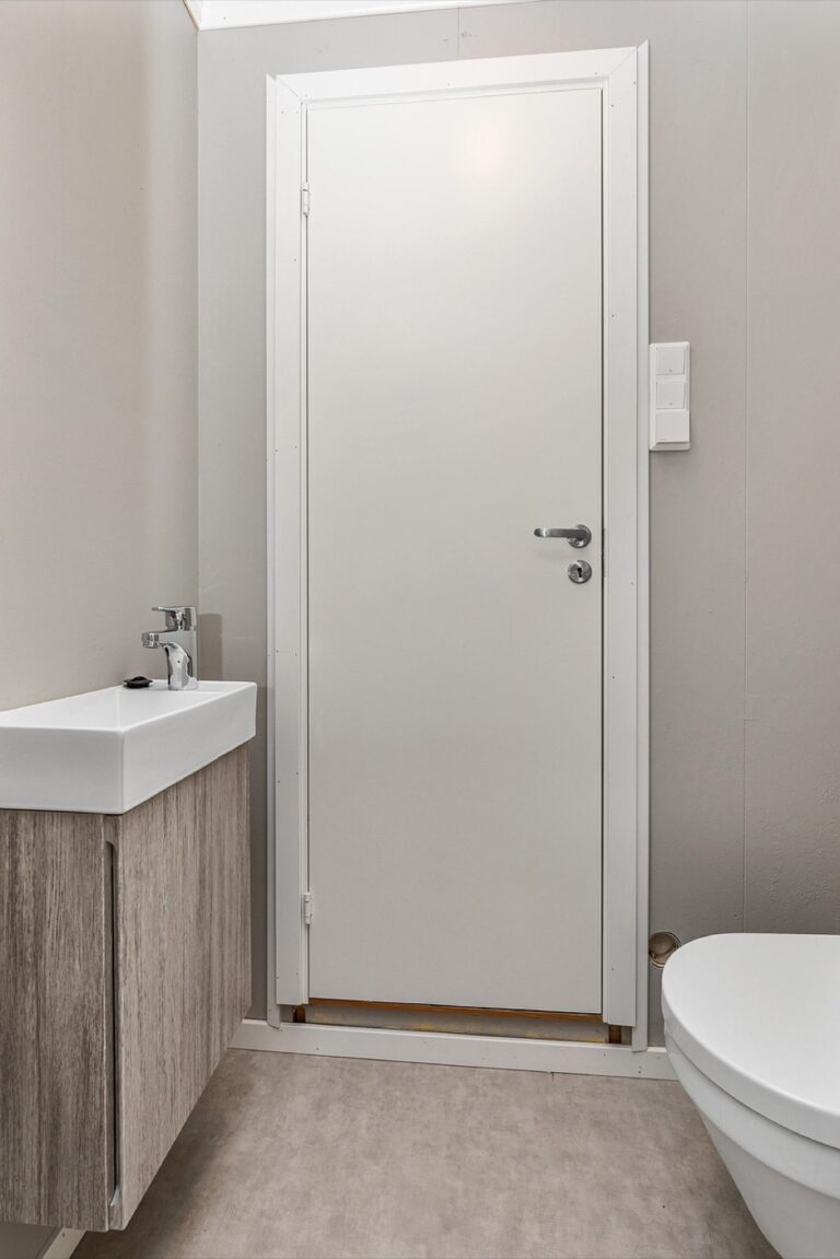 9 Tips For Discreet Composting Toilet Use That Keep Privacy Intact