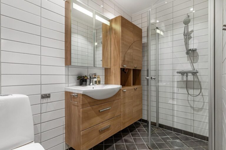 10 Best Corner Shower Units for Tiny Bathrooms That Feel Surprisingly Spacious