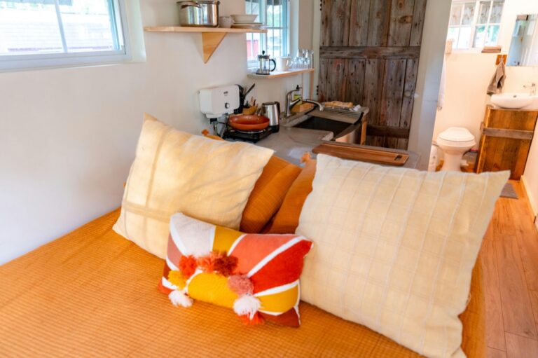 11 Compact Kitchen Layouts for Mobile Living That Maximize Every Inch