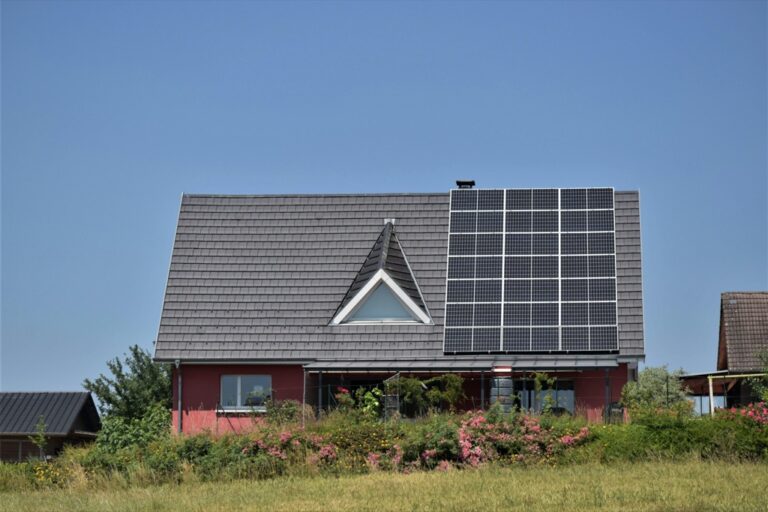 11 Passive Solar Design Tips for Tiny Homes That Slash Energy Bills