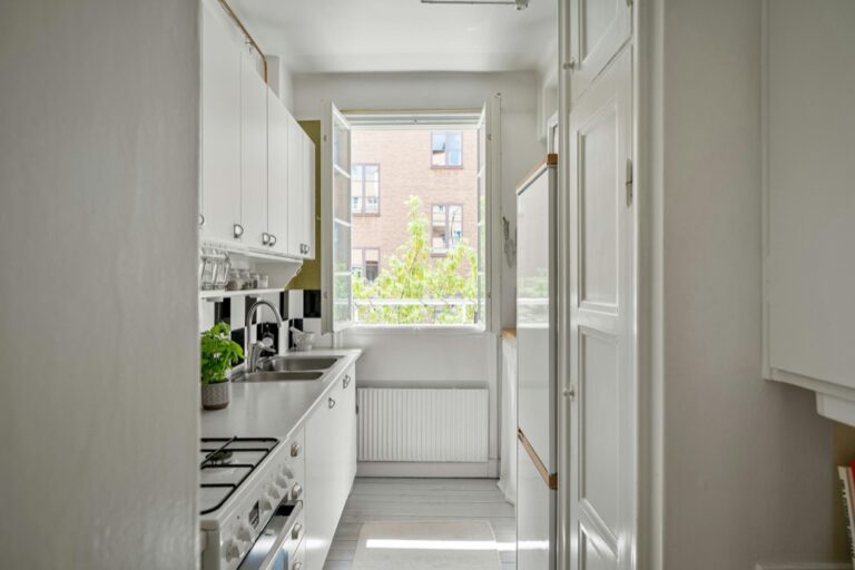 7 Ways to Adapt Recipes for Minimal Kitchens: Maximize Every Inch