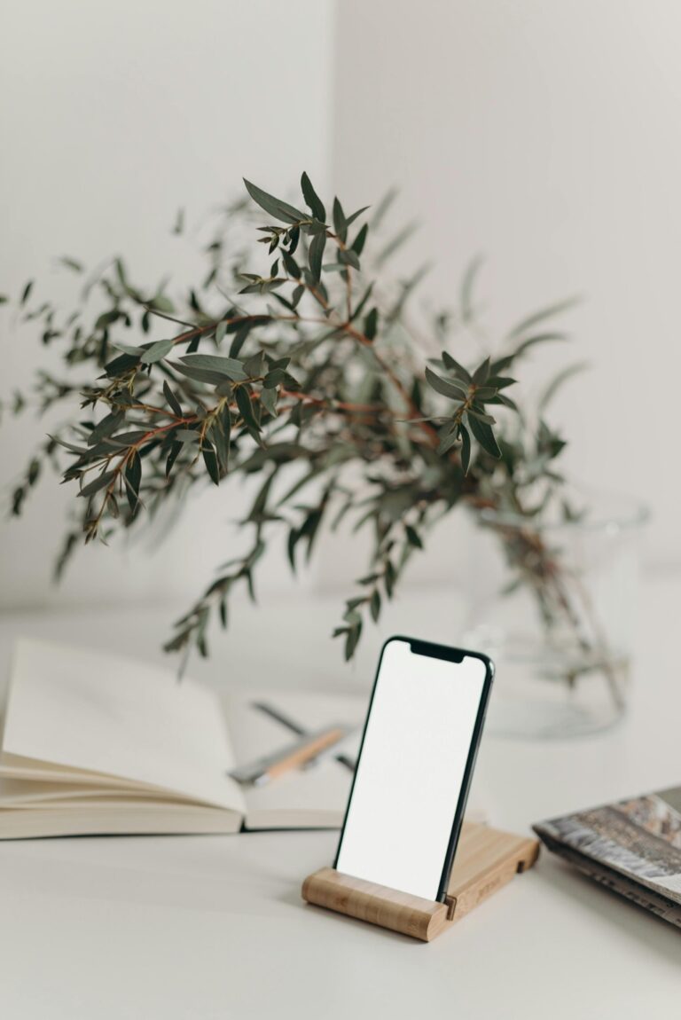 9 Ways to Create a Minimalist Workspace in an RV That Sparks Productivity