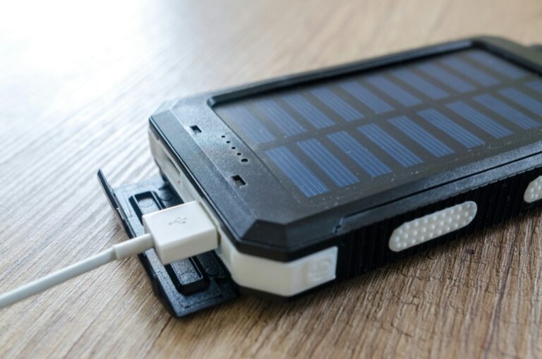 7 Best Solar Energy Storage Solutions for Mobile Living That Enable Freedom
