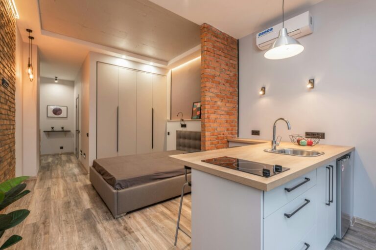 9 Daily Routine Tips for Tiny Homes That Maximize Every Inch