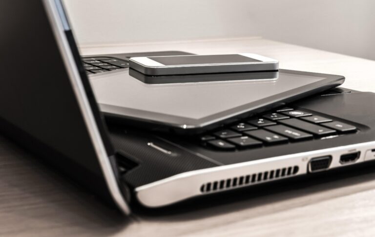 7 Ways to Adapt Your Lifestyle for Battery Efficiency: Extend Digital Freedom