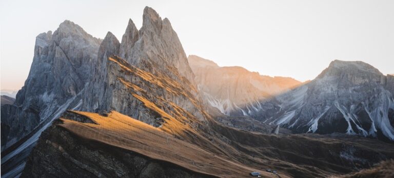 7 Tips for Managing Subscriptions While Traveling: Save Without Sacrifice