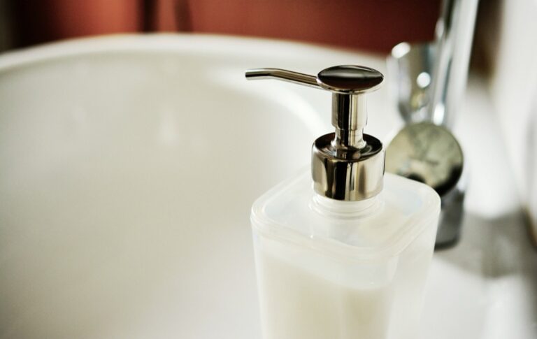 7 Best Ways to Remove Mold from Compact Showers Without Harsh Chemicals