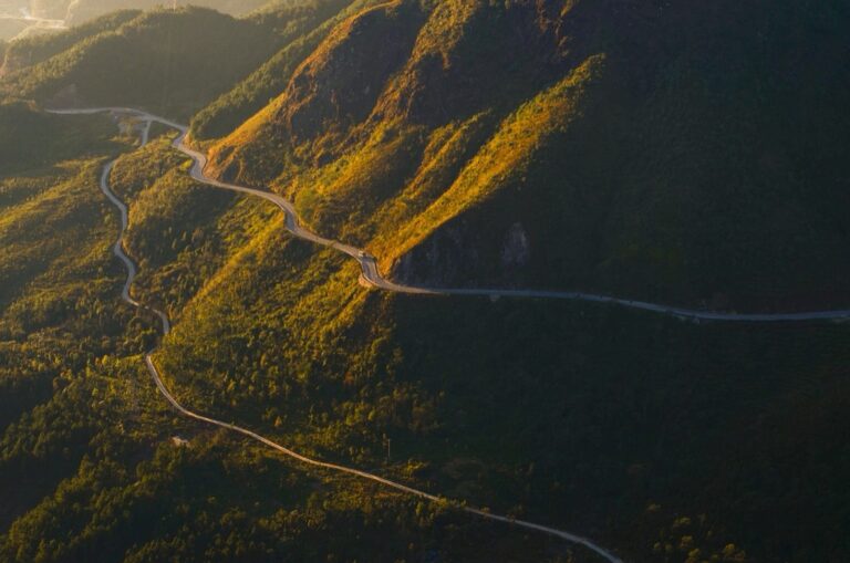 7 Alternative Routes Through Mountain Regions That Bypass The Crowds