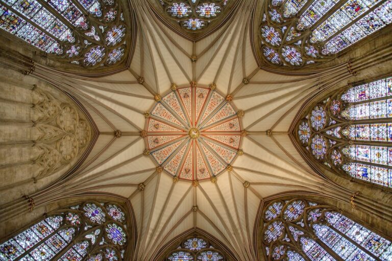 7 Solutions for Unique Ceiling Shapes That Transform Forgotten Spaces