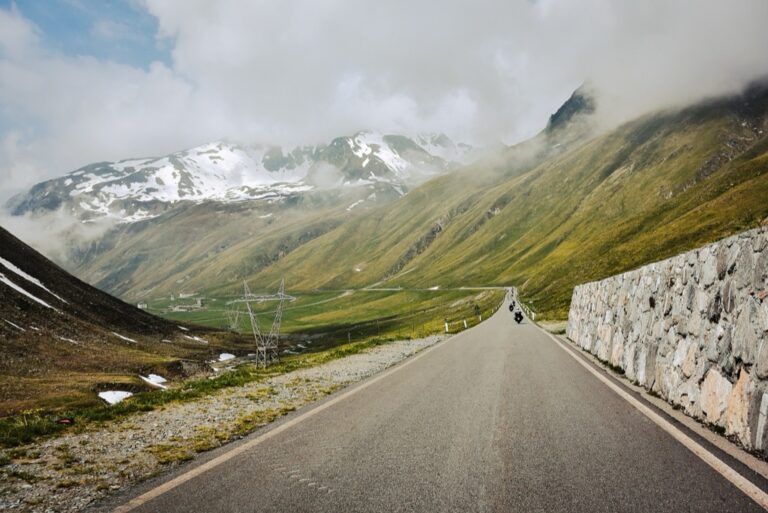 5 Best Travel Books for RV Road Trips That Nomads Swear By