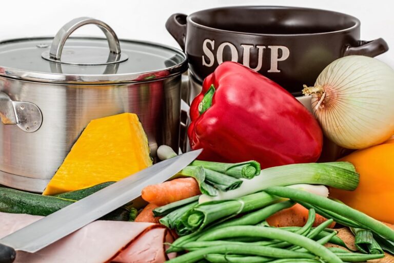 7 Ways to Adapt Family Recipes for Small Kitchens: Maximize Every Inch
