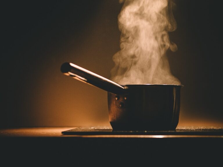 7 Slow Cooker Recipes for Small Apartment Living That Maximize Tiny Spaces