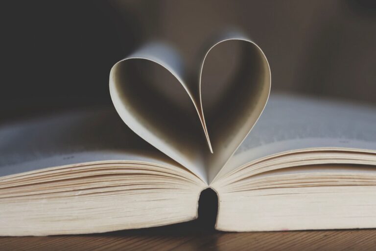 7 Steps to Create a Community Library in Tiny Neighborhoods That Unite Readers