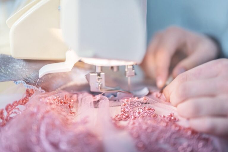 7 Space-Efficient Sewing Room Setup Ideas That Maximize Every Inch