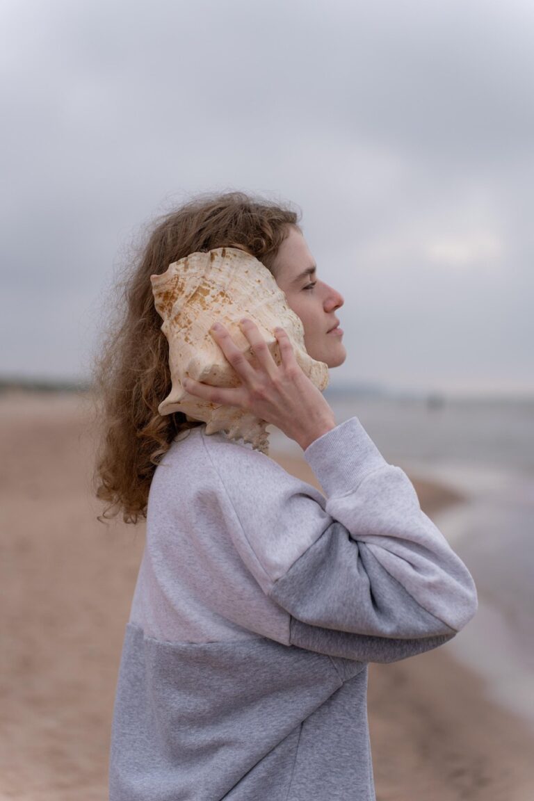 7 Emergency Communication Strategies for Nomadic Living: Stay Connected Anywhere