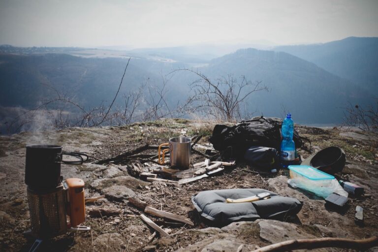 7 Essential Items for Your RV Winter Emergency Kit That Save Lives