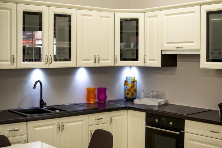 5 Best Cabinet Repair Services for Tiny Home Dwellers: Maximize Every Inch