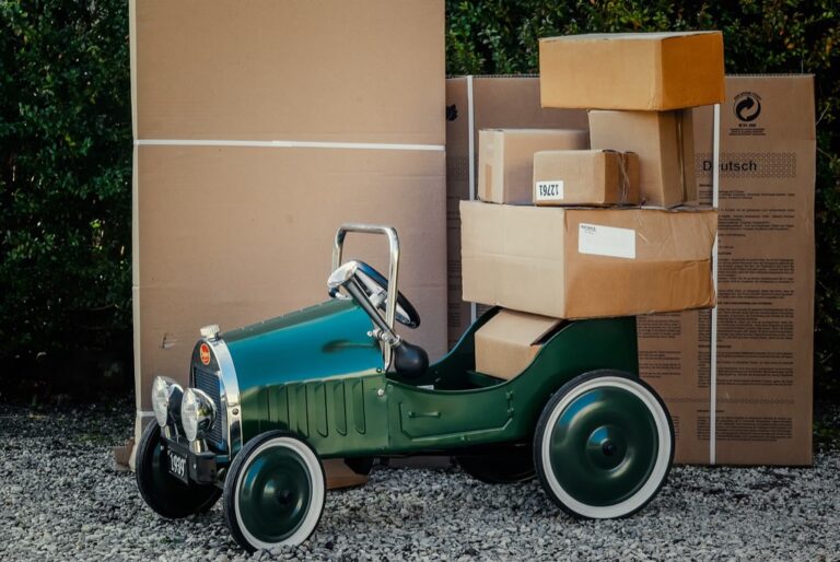 7 Package Delivery Solutions for Tiny Home Dwellers: Maximize Every Inch