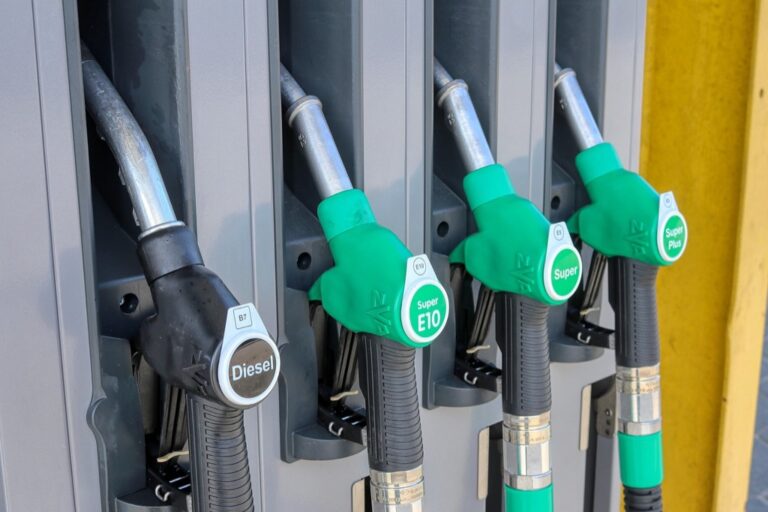 7 Tips for Navigating Tight Gas Stations with Large Rigs | Master Every Turn