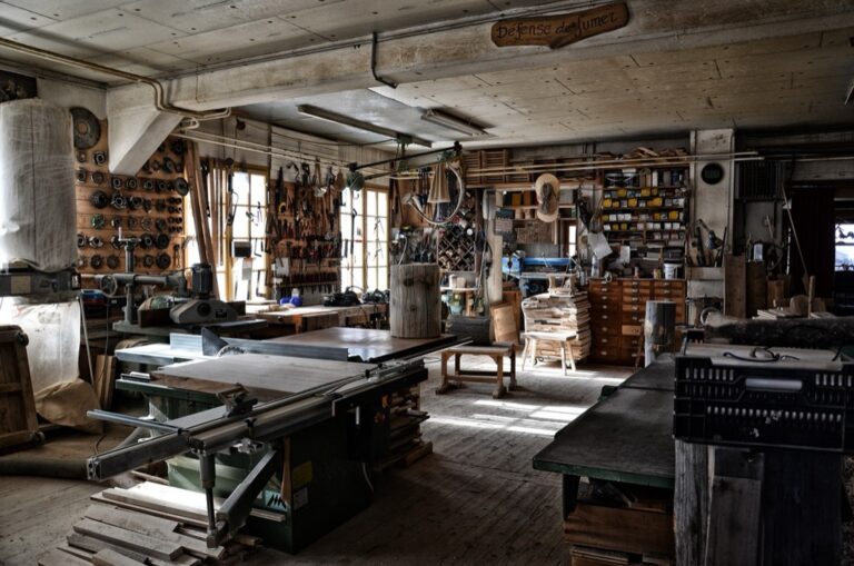 7 Ideas for Minimalist Mobile Workshop Design That Maximize Every Inch