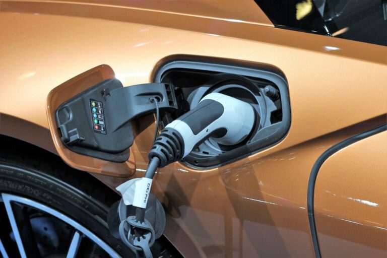 7 Ways to Extend Battery Life in RVs That Enable Off-Grid Freedom