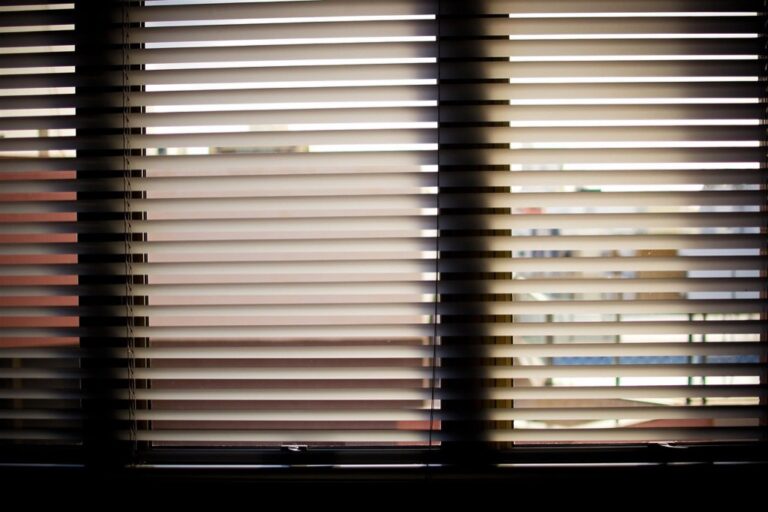 5 Best Energy-Efficient Blinds for RV Living That Extend Off-Grid Freedom