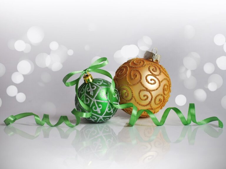 7 Ways to Balance Minimalism with Holiday Spirit: Celebrate Without Clutter