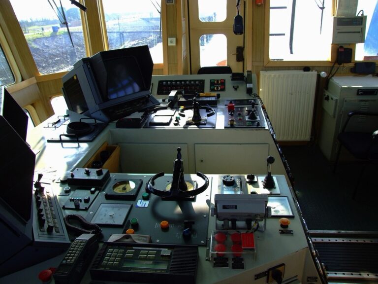 7 Space-Saving Ideas for Family Command Centers in Tiny Homes That Transform Chaos
