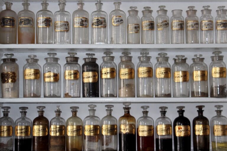 5 Best Small Space Shelving Units for Hobby Collections That Maximize Display