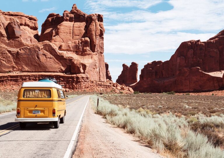 7 Overnight Parking Strategies for RVs That Nomads Swear By