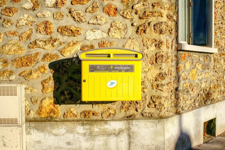 7 Solutions for Receiving Mail in Remote Locations That Enable Freedom Living