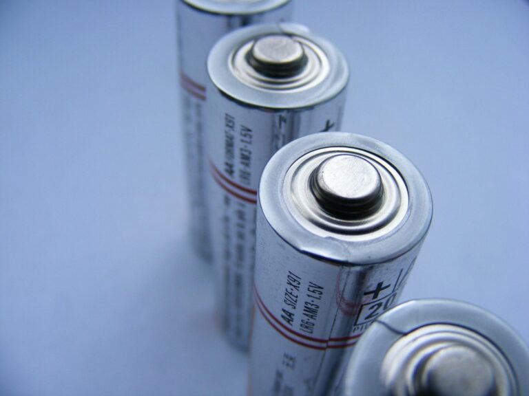 7 Best Battery Types for Renewable Energy Systems That Power Self-Reliance