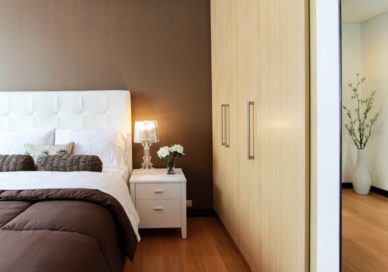 7 Ideas for Transforming Closets into Sleeping Nooks That Maximize Every Inch