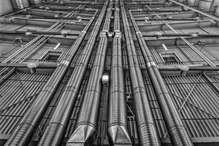 7 Alternative Heating Methods for Freezing Water Pipes That Save Your Home