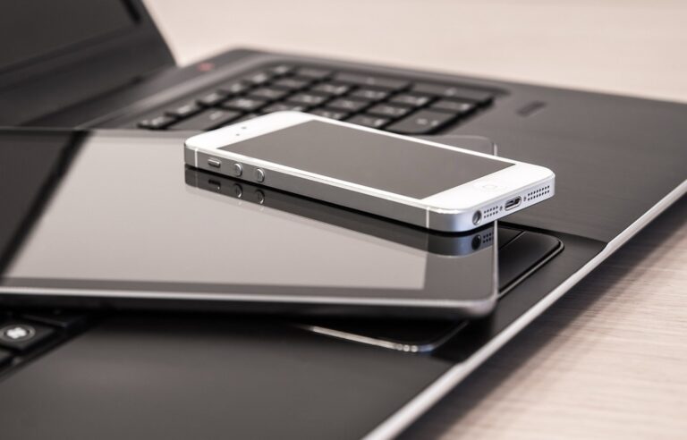 7 Best Mobile Internet Devices for RV Living That Enable True Freedom