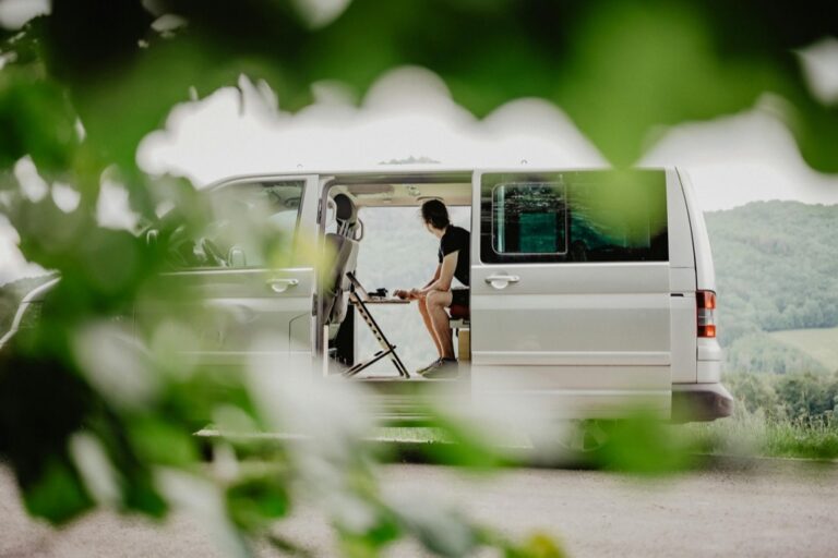 7 Best Parking Strategies for Digital Nomads That Enable Location Freedom