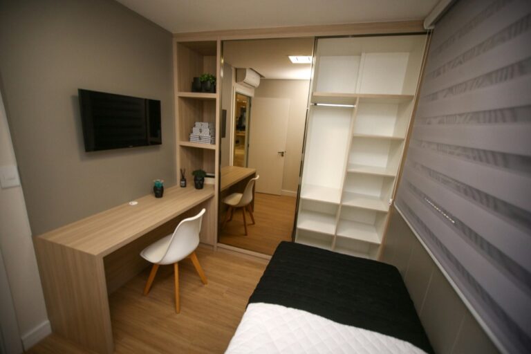 7 Corner Space Optimization Ideas for Minimalists That Maximize Every Inch
