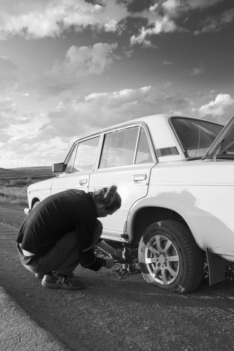 7 Emergency Tire Solutions For Road Trips That Rescue Any Journey