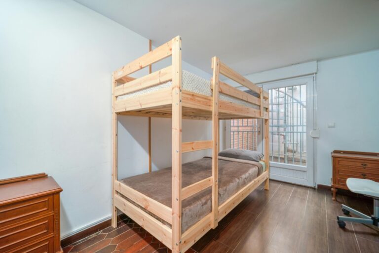 5 Best Folding Beds for Small Guest Spaces That Maximize Every Inch