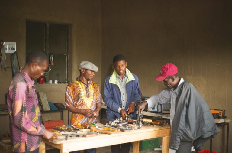 7 Steps to Building a Community Around Mobile Workshops: Create Lasting Impact