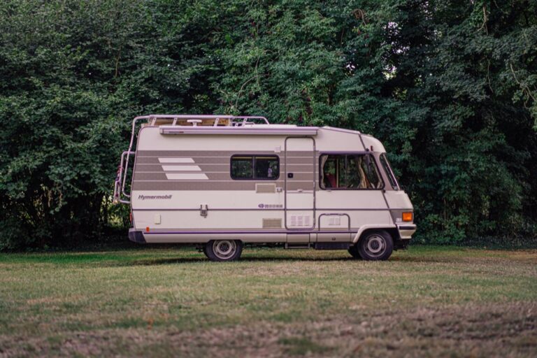 7 Factors to Consider When Choosing RV Parking Options | Nomads Swear By