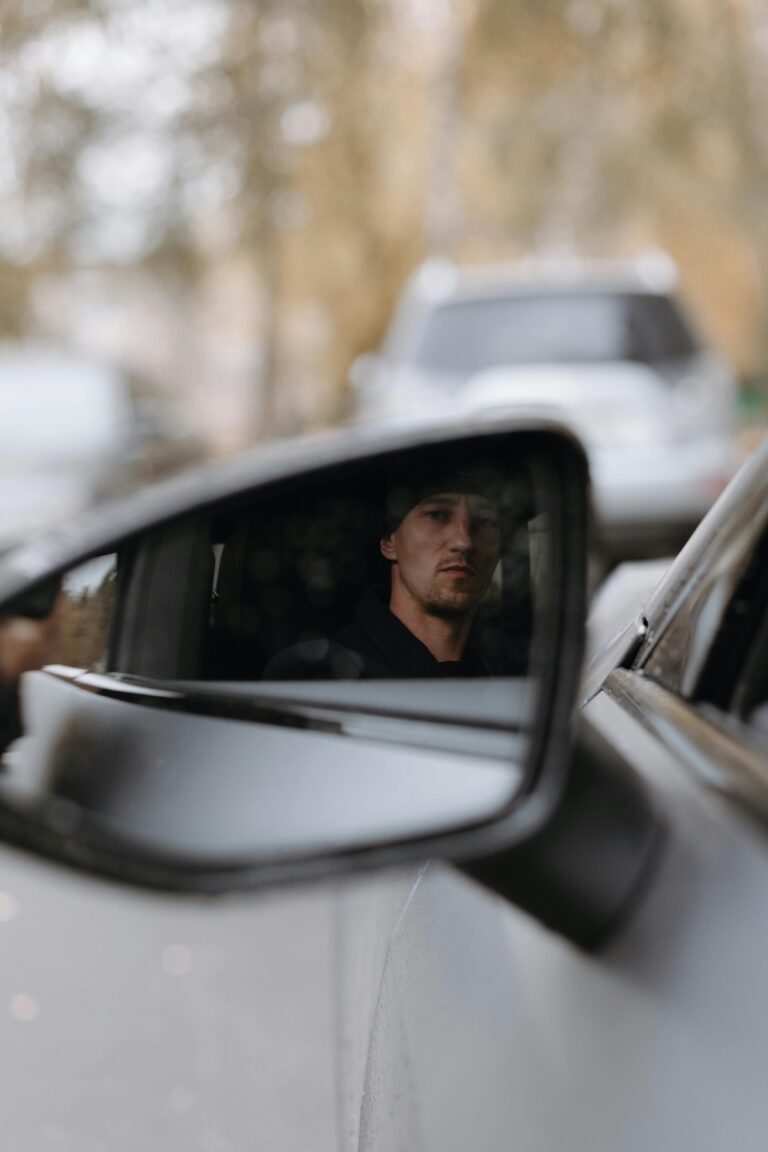 7 Tips for Maintaining Privacy While Parked in Urban Areas: Outsmart Thieves