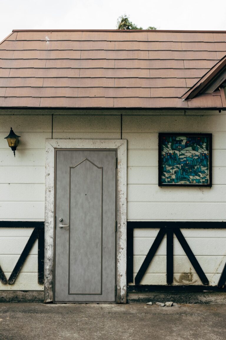 7 Advantages of Metal Roofing for Tiny Houses: Maximize Every Inch