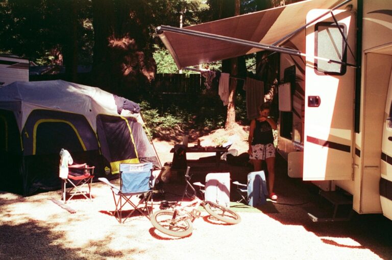7 Tips for Connecting with Nomadic Families at Campgrounds That Nomads Swear By