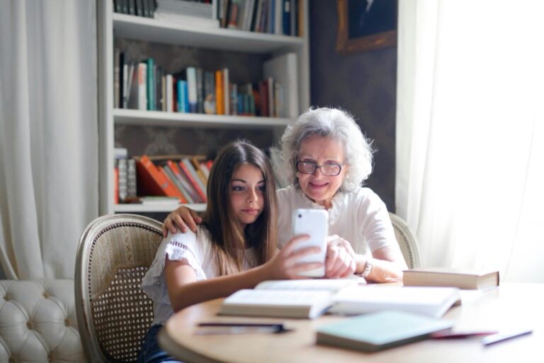 7 Best Storage Solutions for Books in Mobile Living That Maximize Every Inch
