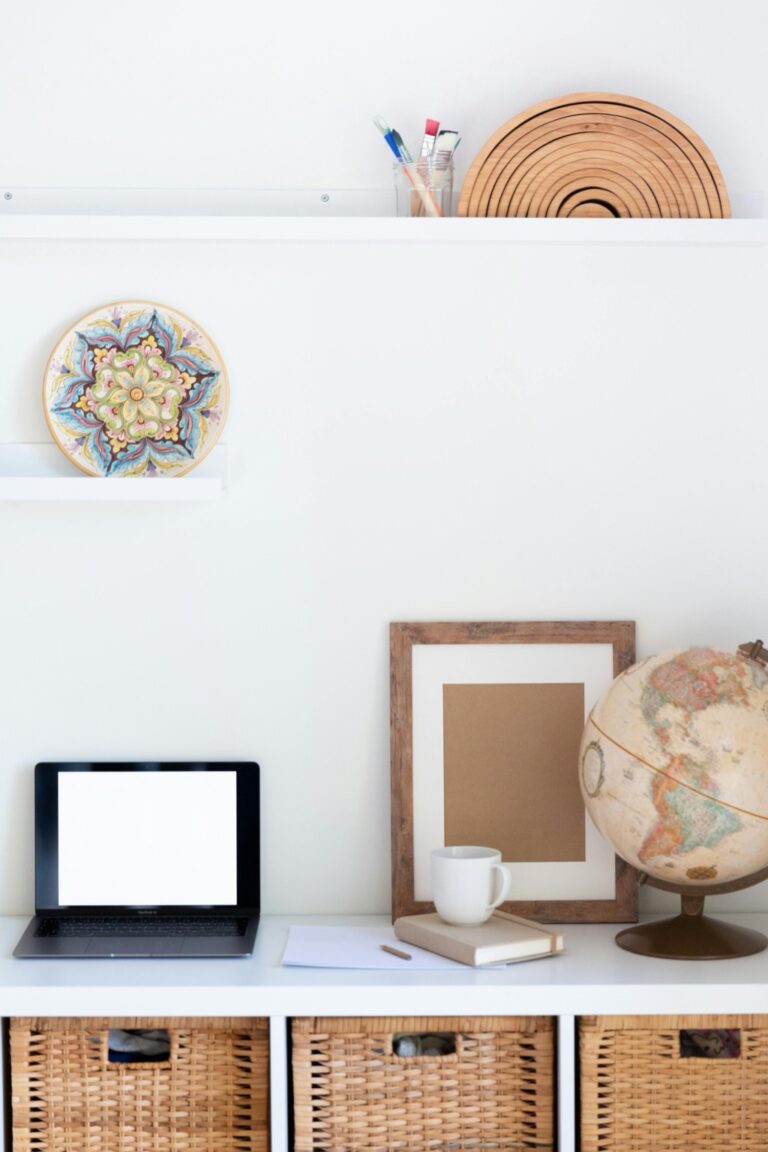 7 Ideas for Designing a Functional Workspace with Books That Spark Creativity